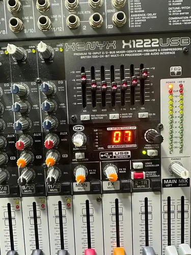 Behringer Xenyx X1222usb Mezclador De 8 Canales (Usado)