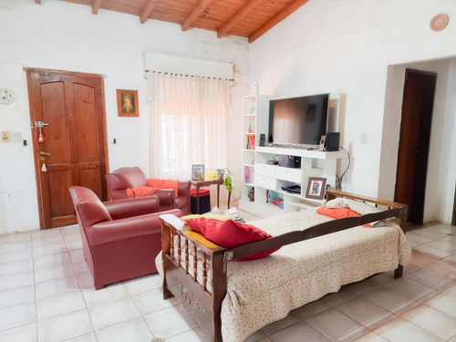 Imagen 3 de 16 de ** Venta Casa 4 Ambientes Con Jardin Y Cocheras Pacheco **