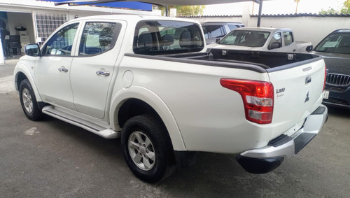 Mitsubishi L200 2.4 Cabina Doble 4x2 Mt