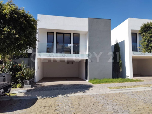 Venta Casa Cluster 888, Zona Angelopolis!!!