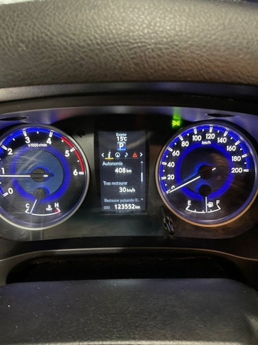 Imagen 13 de 21 de Toyota Hilux 2.8 Cd Srv 177cv 4x4 At 2017