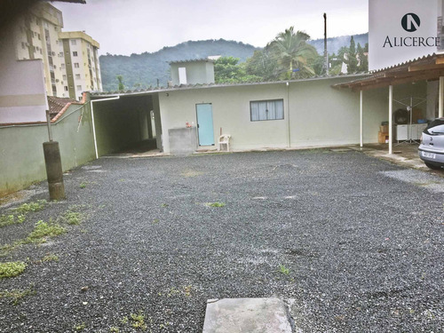 Casa Com Amplo Terreno Para Locação - 2445
