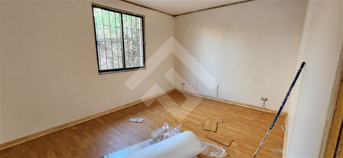 Casa En Venta De 4 Dorm. En Macul