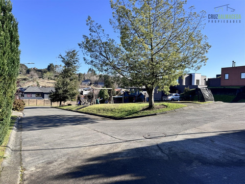 Casa En Venta De 4 Dorm. En Puerto Varas