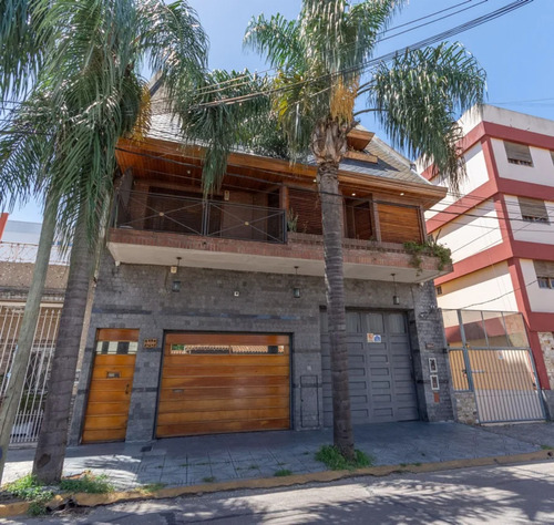 Casa 5 Ambientes Con Patio Amplio Y Dos Cocheras San Justo