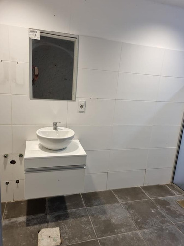 Imagen 12 de 14 de Local, Gran Esquina, 8 De Octubre Y Cipriano Miro , 300 M2 , Impecable !!