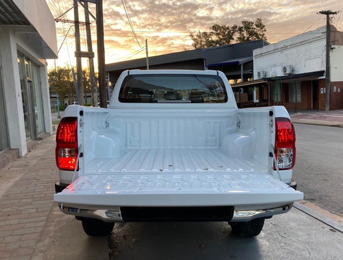 Imagen 4 de 15 de Toyota Hilux D/cabina 2.8 Tdi Sr 4x4 0km My2023 C/ Crucero