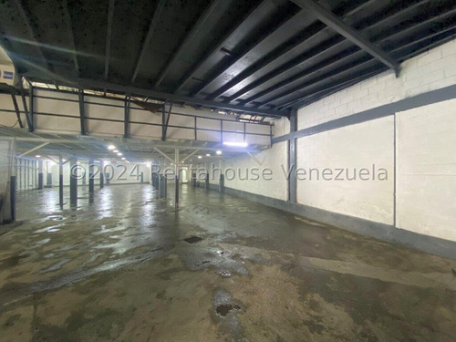 22177 Boleita Sur. Amplio Galpón En Alquiler. Zona Comercial. Me