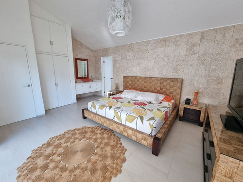 Hermosa Casa En Venta En Colinas De Santa Fe, Morelos