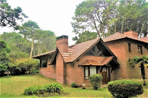 Chalet Ubicado En Zona Norte Pinamar