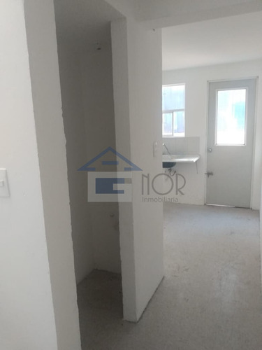 501.b1.vr.3. Casa En Heroes De Tecámac Ii Con 2 Recamaras 1 Baño, Cajon De Estacionamiento Tambien Cuenta Con Dos Niveles, Patio Trasero , Buena Ventilación E Iluminación Con Supermercados Cercanos