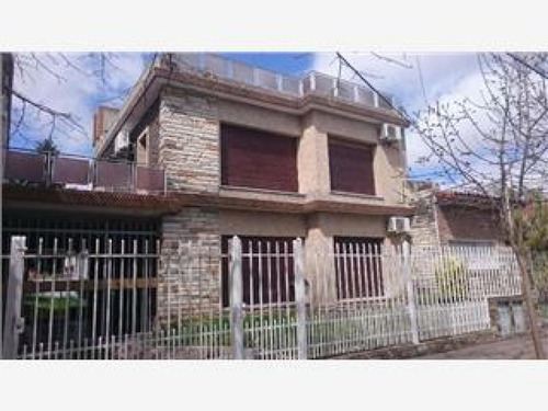Imagen 1 de 10 de Espectacular Casa En La Mejor Zona De Castelar