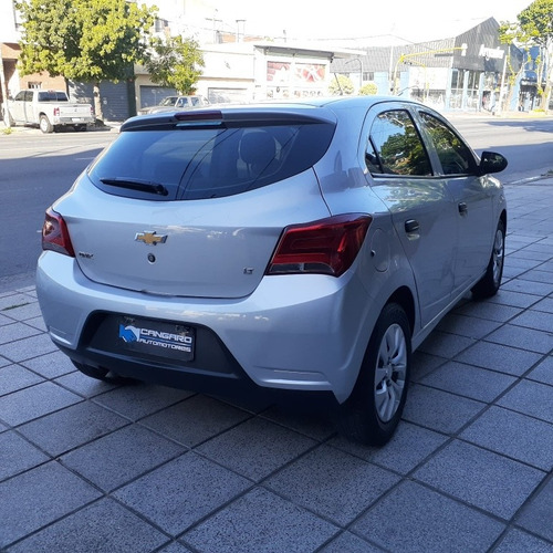 Imagen 8 de 15 de Chevrolet Onix 2018 1.4 Lt 98cv