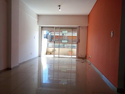 Excelente 3 Amb. $ 850.000 68 Mts Totales ( Todo Incluido Aysa Abl Y Expensas) Frente Con Balcon .