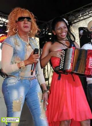 Imagen 8 de 8 de Violinistas O Grupo Tipico?