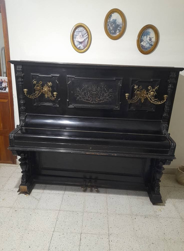Hermoso Piano Vertical Schiedmayer Con Candelabros De Bronce Negro (Usado)