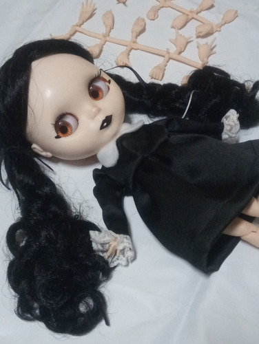 Boneca Blaythe Custum Simples (Usado)