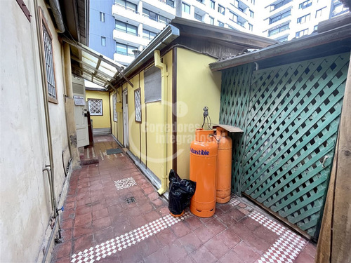Casa En Venta De 4 Dorm. En Macul