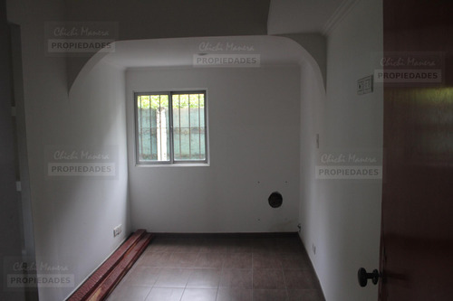 Casa De 2 Dormitorios, 2 Baños, Con Garage, Pileta De Natación Y Parrilla