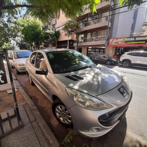 Peugeot 207 1.4 Sedan Xs