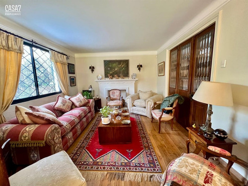 Casa En Venta De 5 Dorm. En Providencia