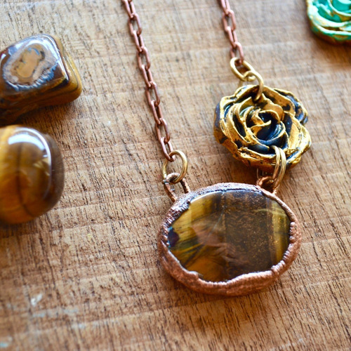 Imagen 7 de 8 de Collar Piedra Natural Ojo De Tigre, Flores Y Cobre, Cod1