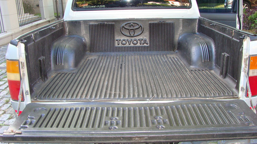 Toyota Hilux SRV 4X4