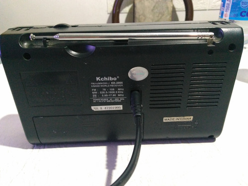 Radio Multibandas Kchibo Kk-2005 Con Cable De Conexion 220w Negro (Usado)