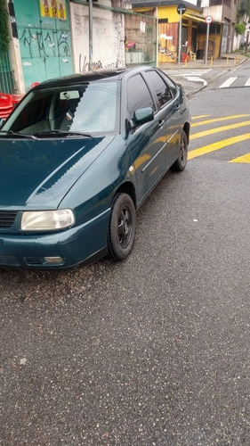 Imagem 1 de 7 de Volkswagen Polo Classic 2001 1.8 4p