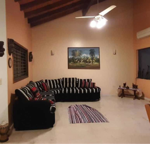 Imagen 3 de 12 de Casa De 2 Plantas Con Piscina Quincho Con Parrilla