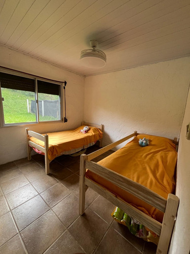 Casa De Dos Dormitorios En Balneario Los Pinos