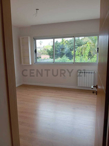 Venta Casa En City Bell 5 Ambientes