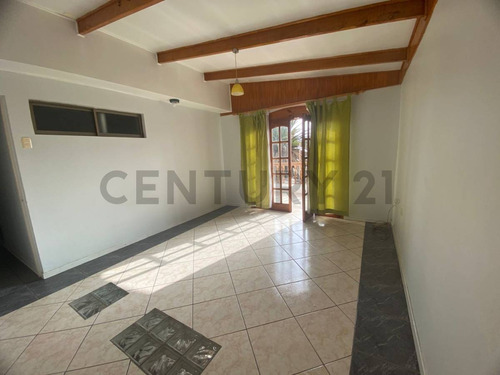 ¡amplia Casa En Arriendo 6d + 3b + Jardín + Quincho En ...