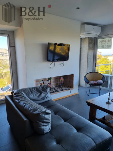 Chalet De Moderno Diseño A Metros Del Mar.