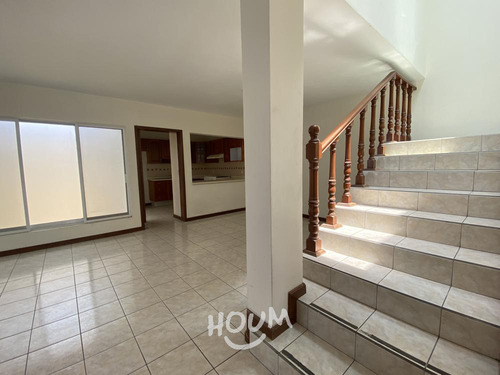 Casa En Jardín Real, Zapopan Con 4 Recámaras, 220 M², Id: 153696