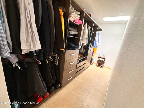 Casa En Venta De 4 Recamaras Y 4 Baños