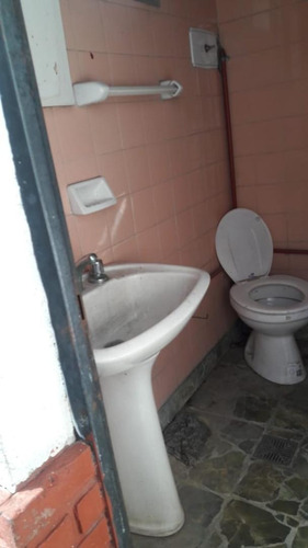 Imagen 14 de 16 de Chalet A Reciclar Sobre Lote De 20x65. Ideal Constructor