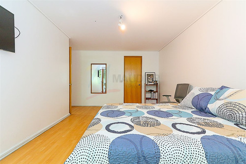 Departamento En Venta De 5 Dorm. En Providencia