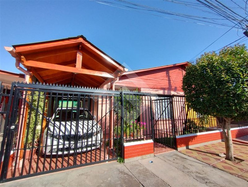 Casa En Venta De 3 Dorm. En Maipú