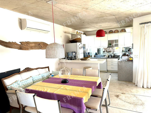Casa En Alquiler En Punta Piedras, A Metros Del Mar. (ref: Fro-683)