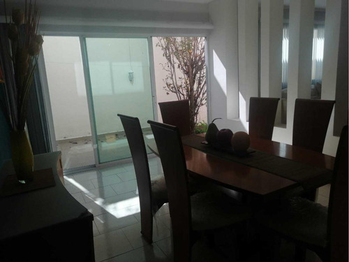 Casa En Venta En Nueva Chapultepec, Morelia, Michoacán De Ocampo C.p. 58280