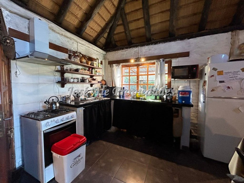 En Venta Casa Proxima A La Bodega Bernardi, Colonia