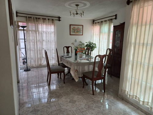Casa Sola Con Amplio Jardín, Rápida Salida A Cdmx