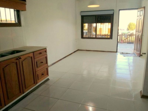 Venta. Bien Ubicada,2 Dorm. Gran Terreno,segura,dos Frentes.