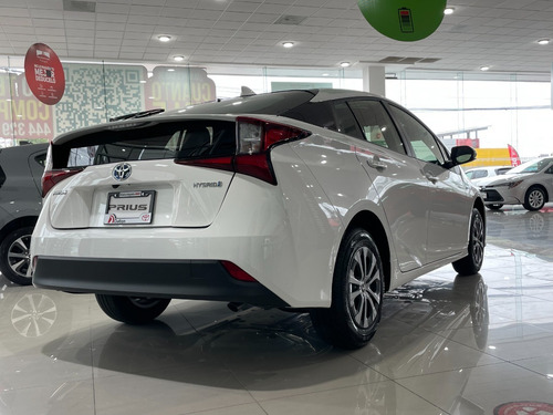 Imagen 5 de 14 de Toyota Prius Base 2022