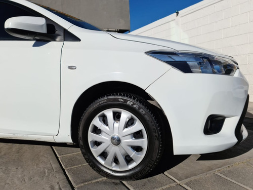 Toyota Yaris Core 1.5l V4 107hp Mt 2017