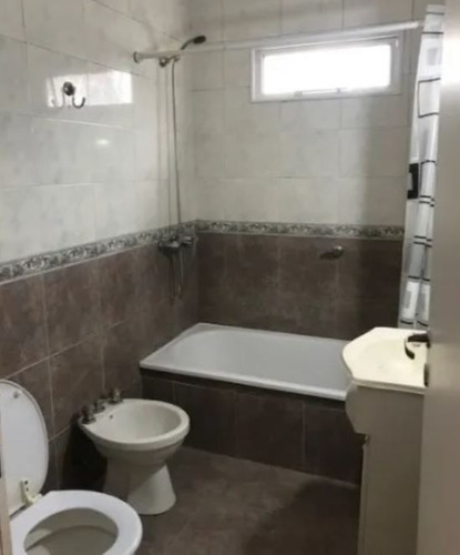 Imagen 8 de 13 de Depto 2 Amb - 1° Piso - Dos Cocheras
