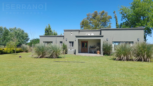 Venta Casa Moderna 4 Amb En Barrio Parque Sakura Iii, Exaltación De La Cruz