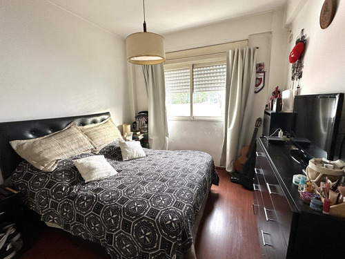 Venta- Departamento 3 Ambientes En Flores, Luminoso Con Balcón, Contrafrente