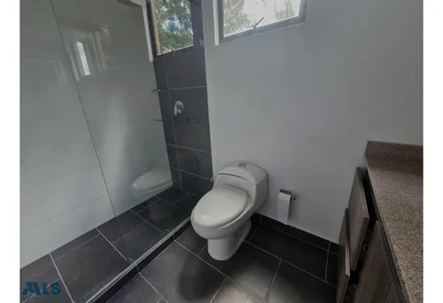 Amplios Espacios Y Excelente Ubicacion(mls#255253)